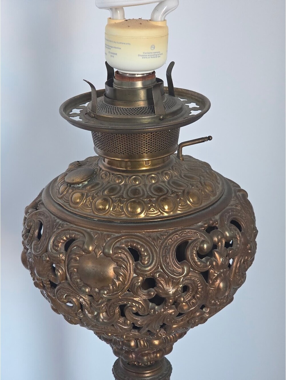 Ornate Victorian Brass Electric Table Lamp w/ Agate Column And Decorative Base